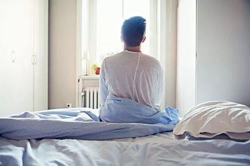 早晨起床的這些行為 容易誘發腦梗塞